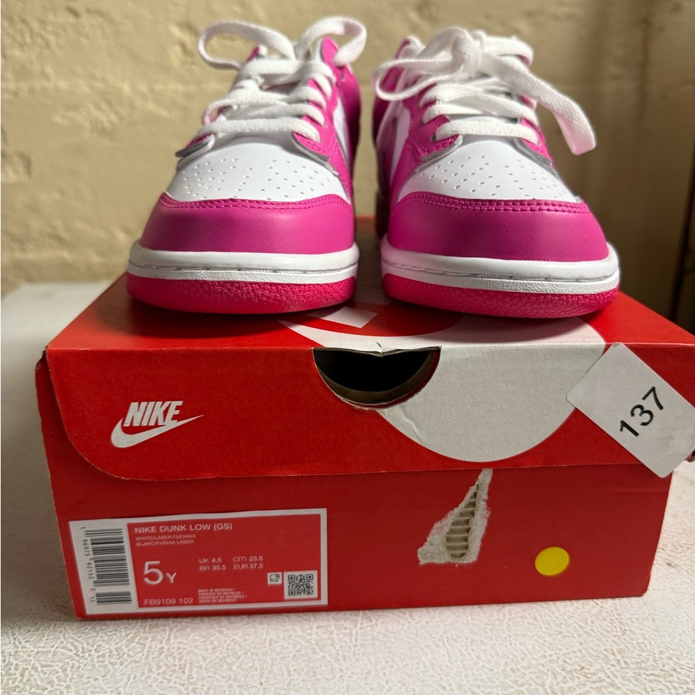 Nike Dunk Low GS White Laser Fuchsia Youth 5Y Women 6.5 NWT - Picture 8 of 10